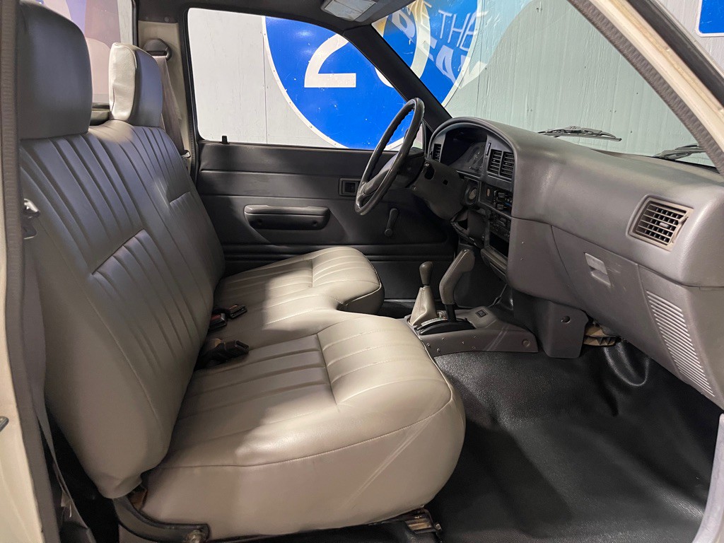 1990 Toyota Pickup Image 15