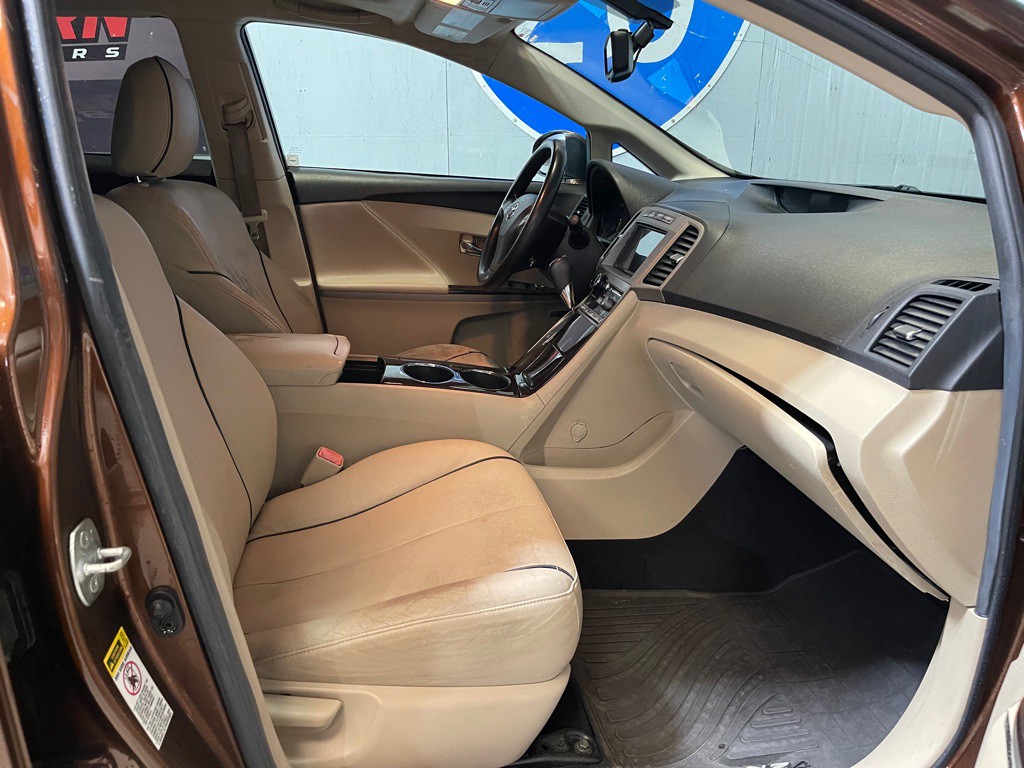 2011 Toyota Venza Image 17