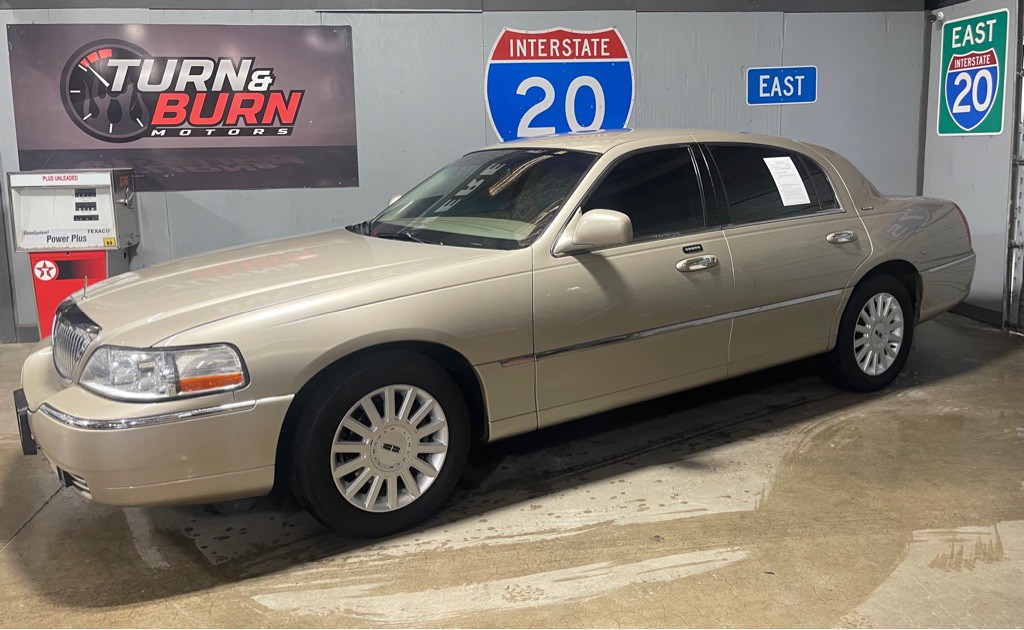 2005 Lincoln Town Car Image 3