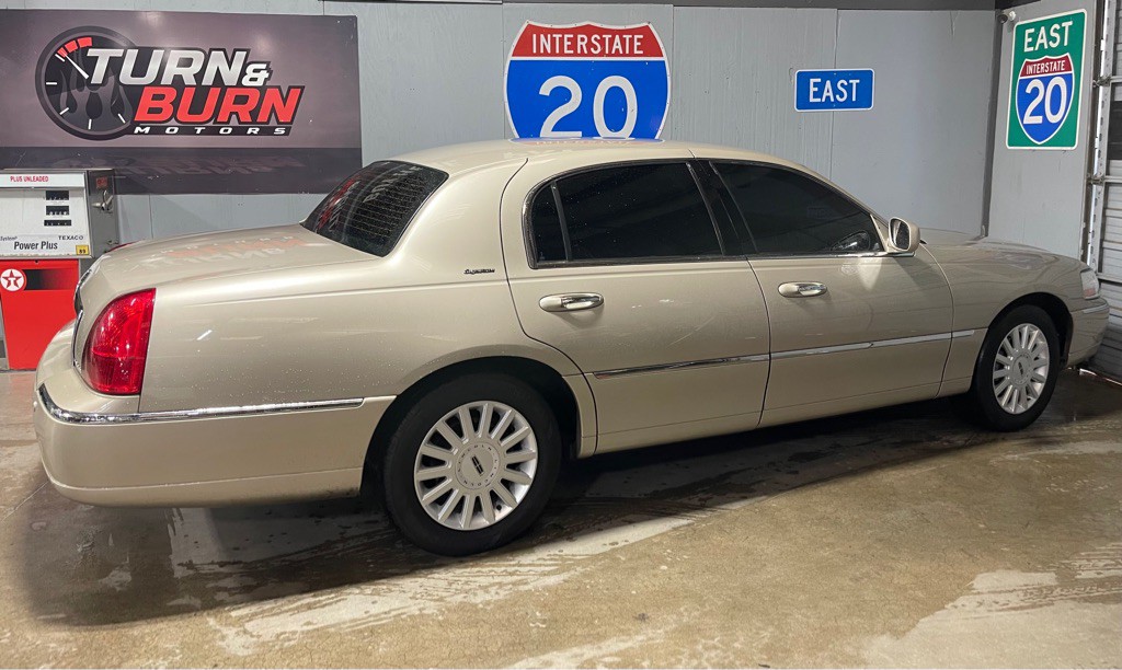 2005 Lincoln Town Car Image 5