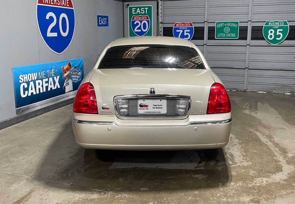 2005 Lincoln Town Car Image 6