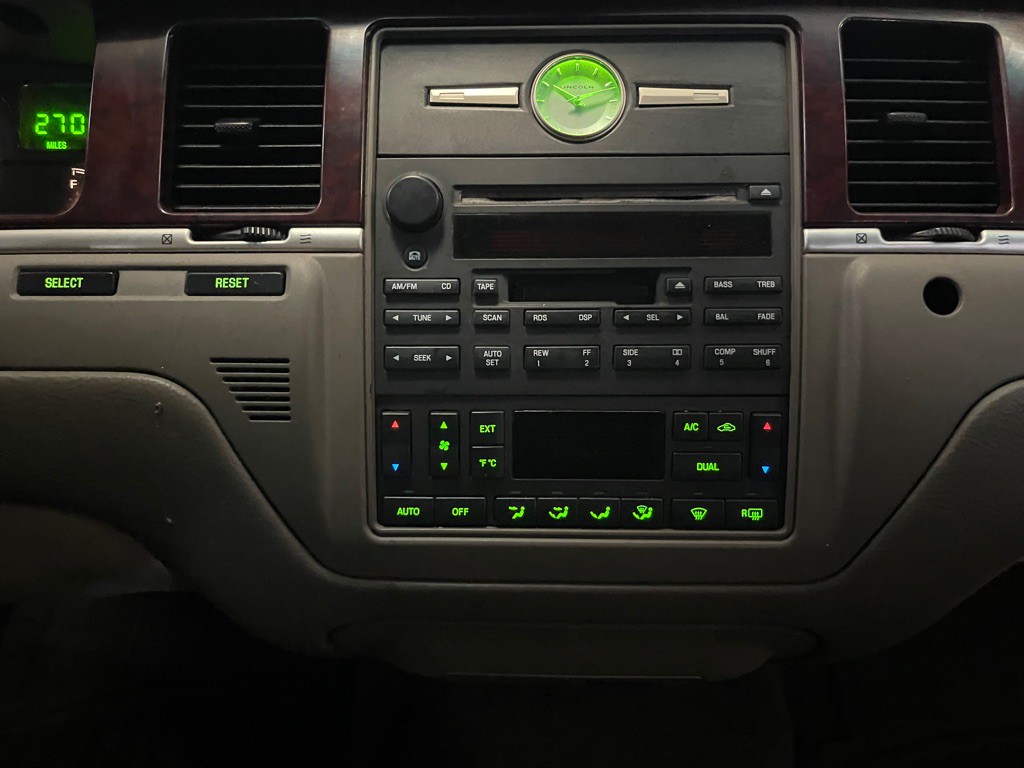 2005 Lincoln Town Car Image 13