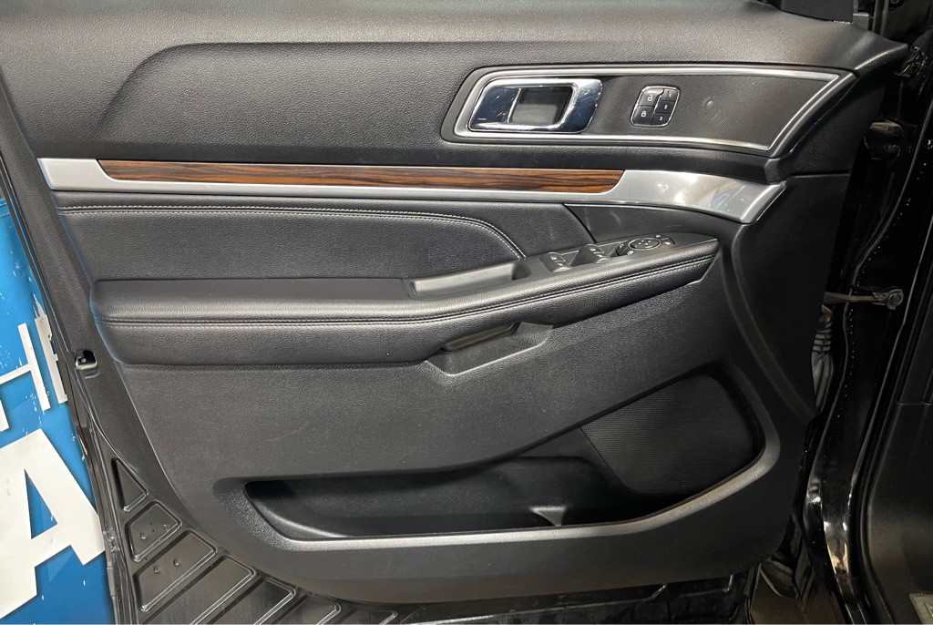 2016 Ford Explorer Image 9