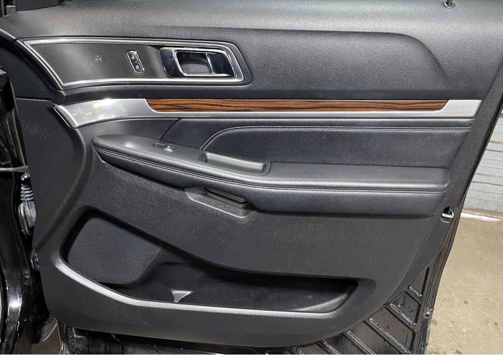 2016 Ford Explorer Image 16