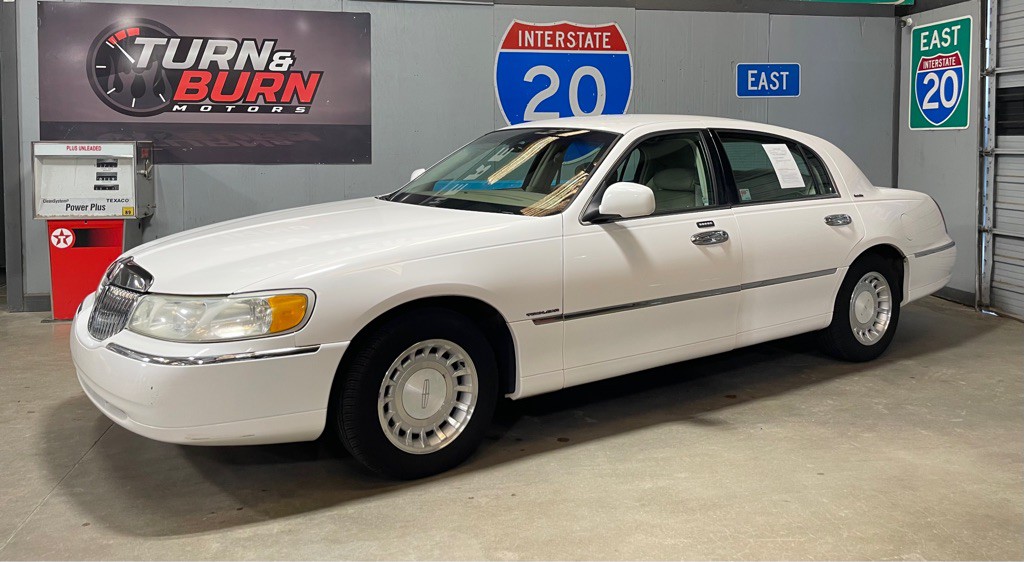 2001 Lincoln Town Car Image 3