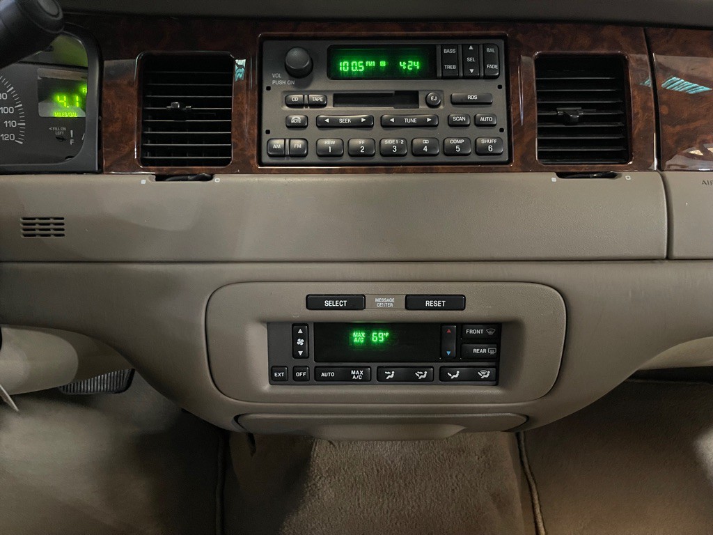 2001 Lincoln Town Car Image 13