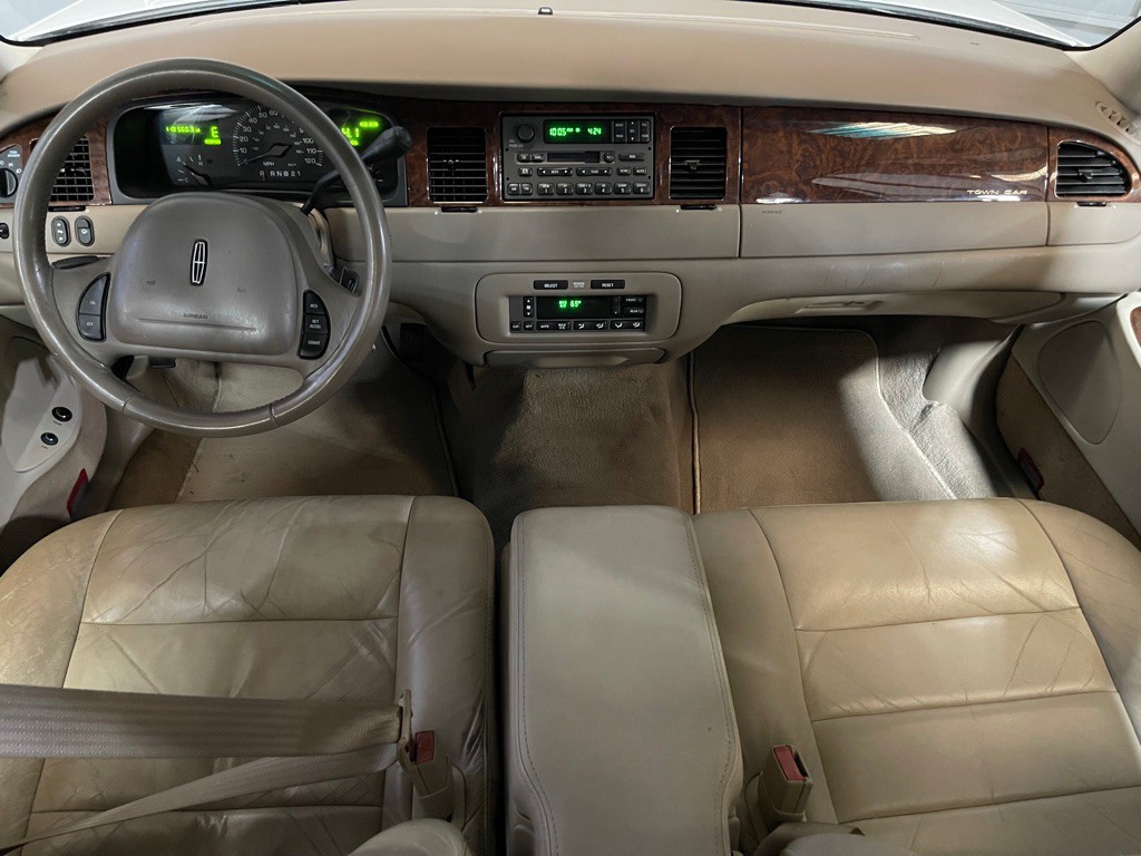 2001 Lincoln Town Car Image 15