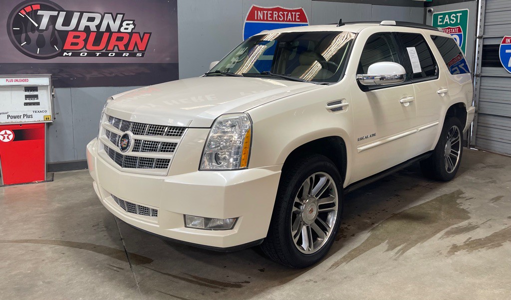 2013 Cadillac Escalade Image 1