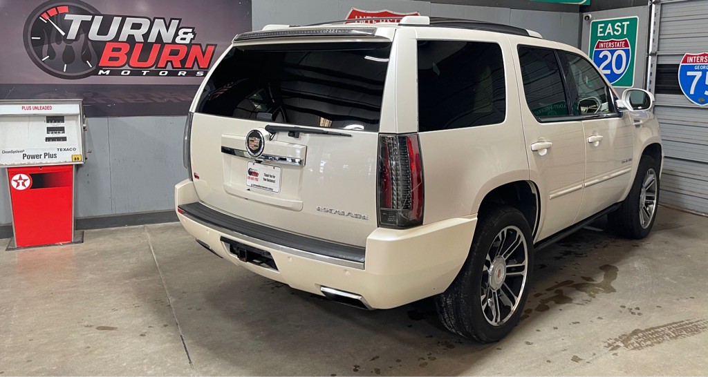 2013 Cadillac Escalade Image 4