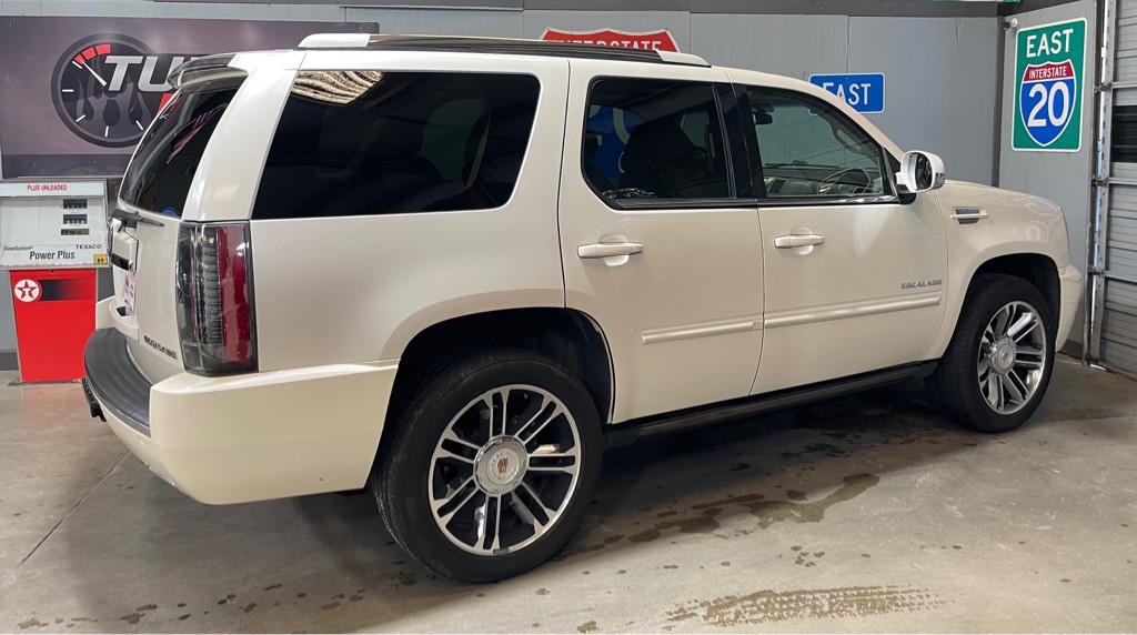 2013 Cadillac Escalade Image 5