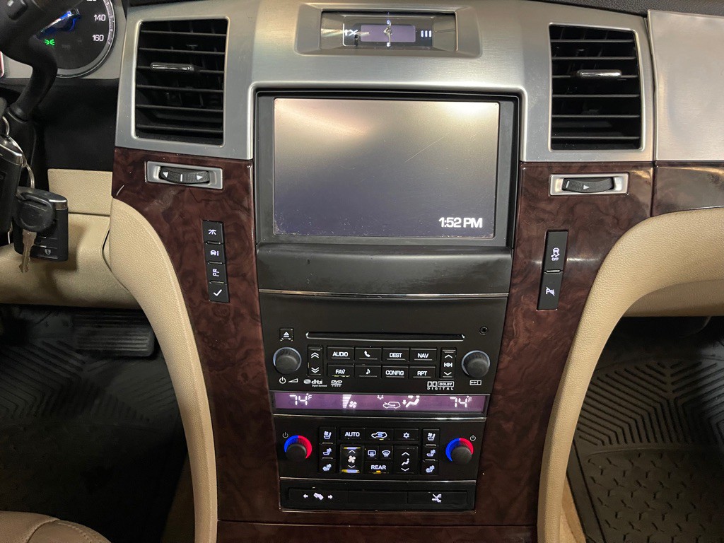 2013 Cadillac Escalade Image 13