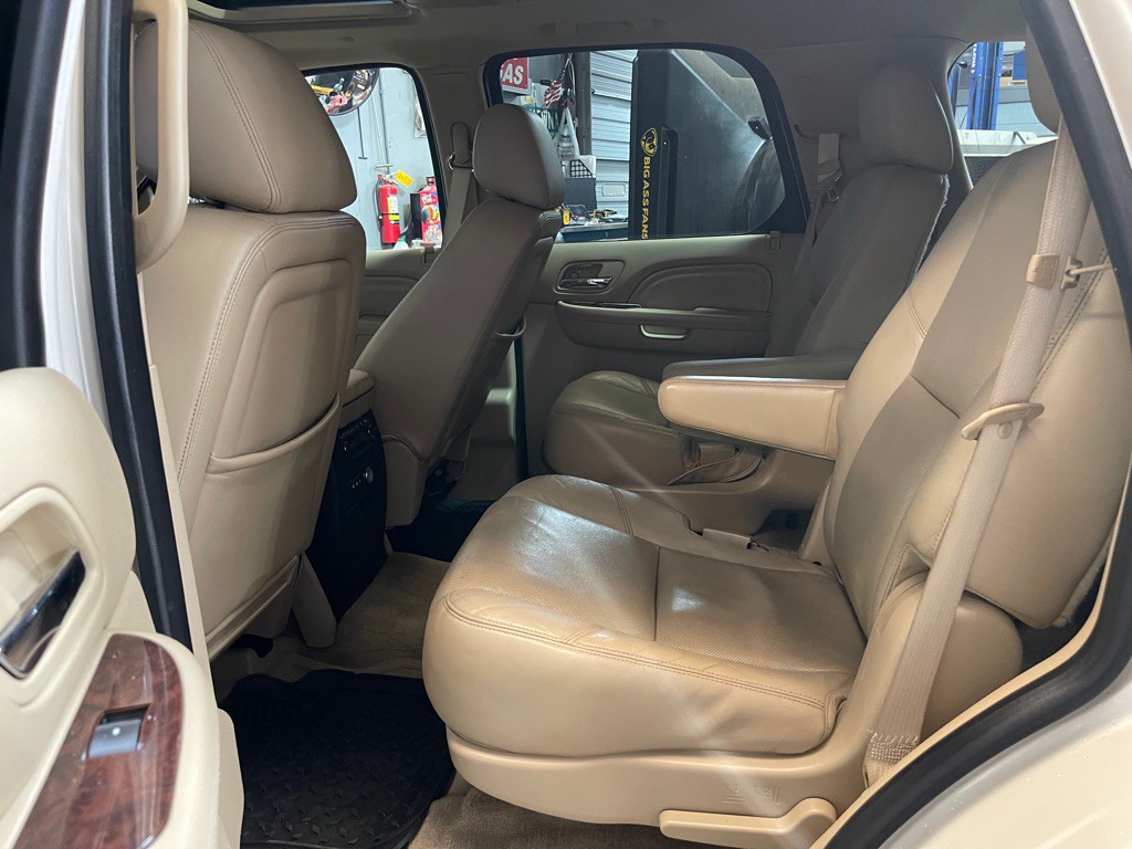2013 Cadillac Escalade Image 18