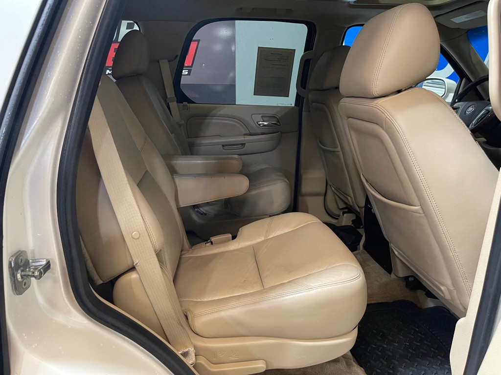 2013 Cadillac Escalade Image 19