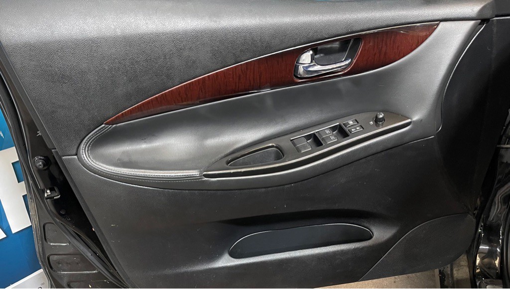 2010 INFINITI EX35 Image 9