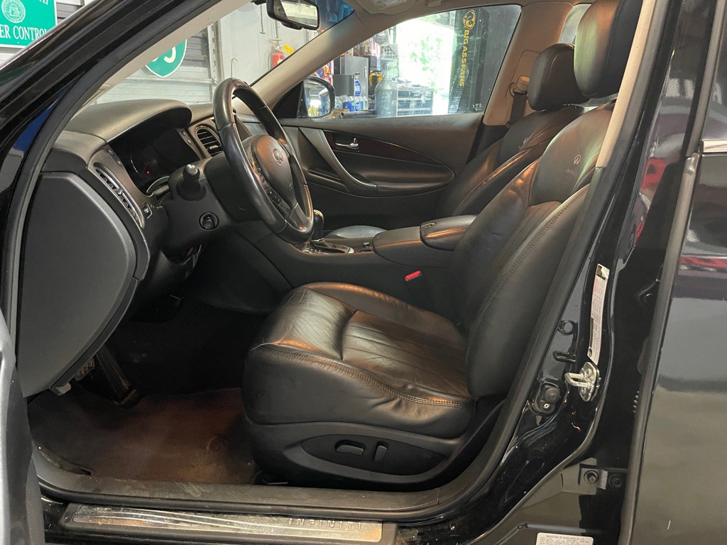 2010 INFINITI EX35 Image 10