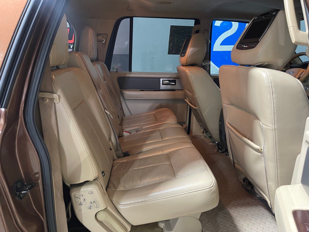 2012 Ford Expedition Image 17