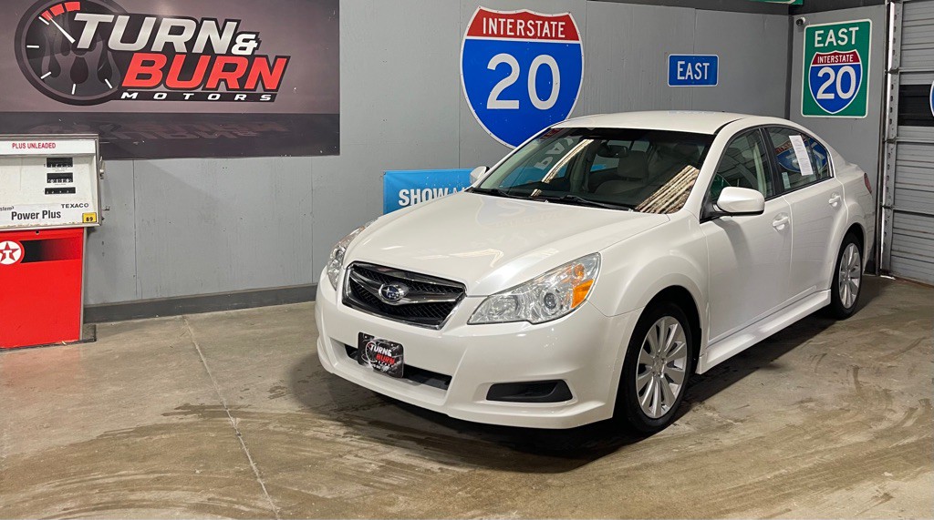 2011 Subaru Legacy Image 1