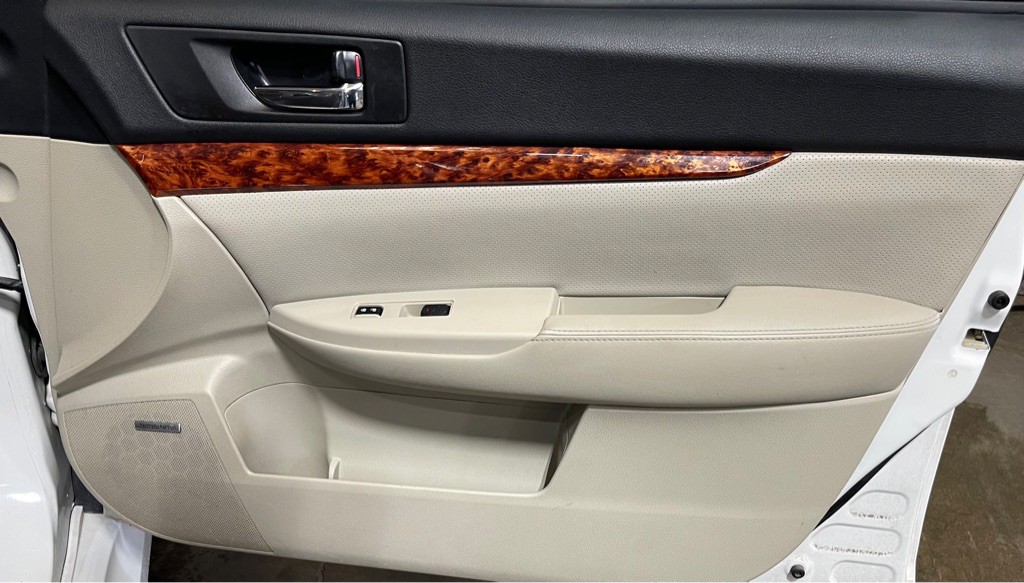 2011 Subaru Legacy Image 16