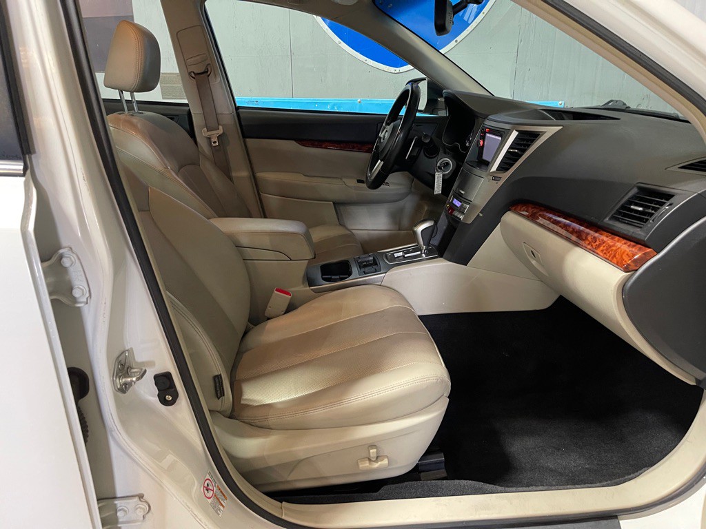 2011 Subaru Legacy Image 17