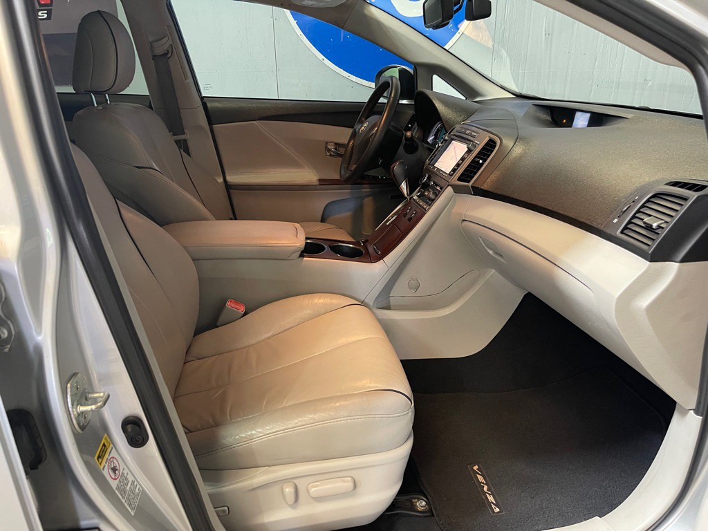 2009 Toyota Venza Image 17