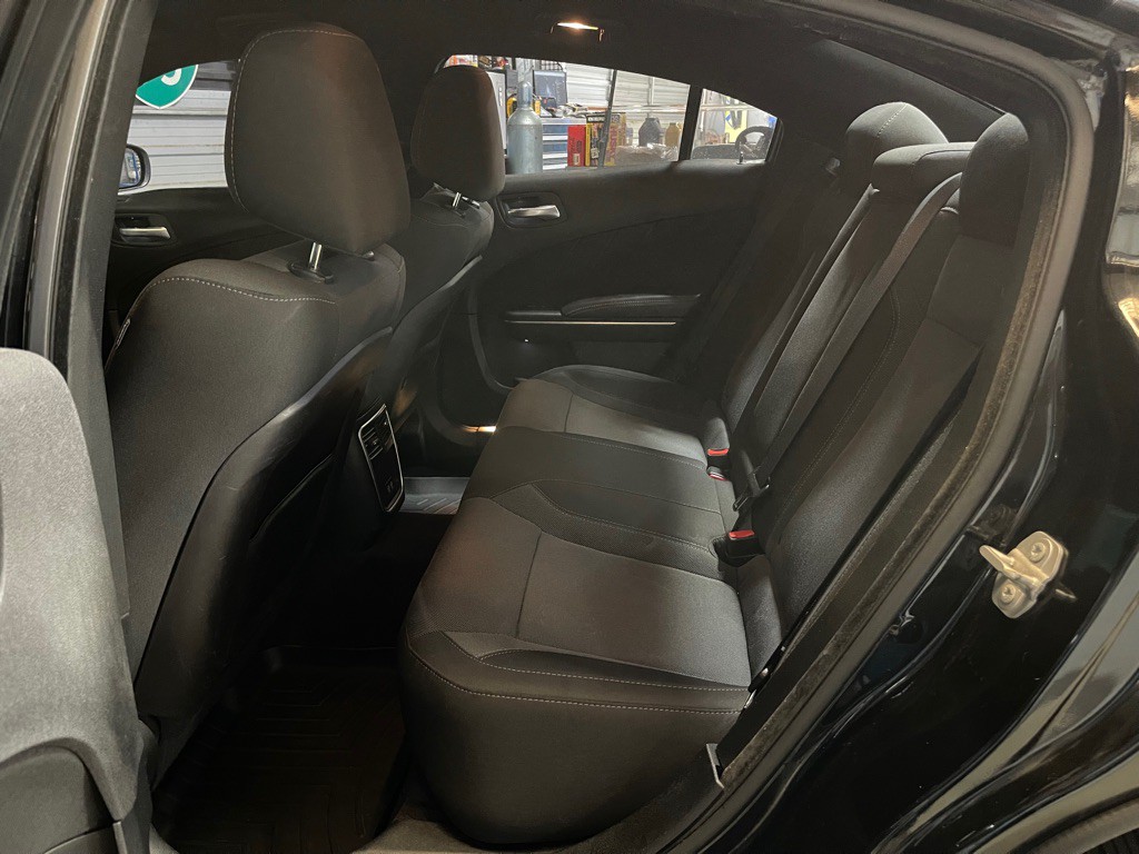 2016 Dodge Charger Image 18