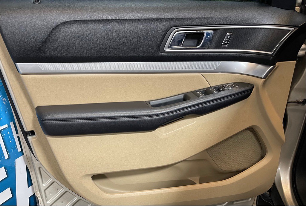 2017 Ford Explorer Image 9