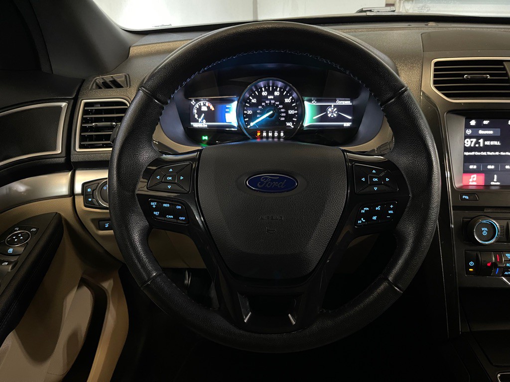 2017 Ford Explorer Image 12