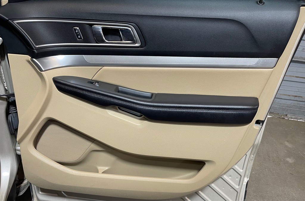 2017 Ford Explorer Image 16