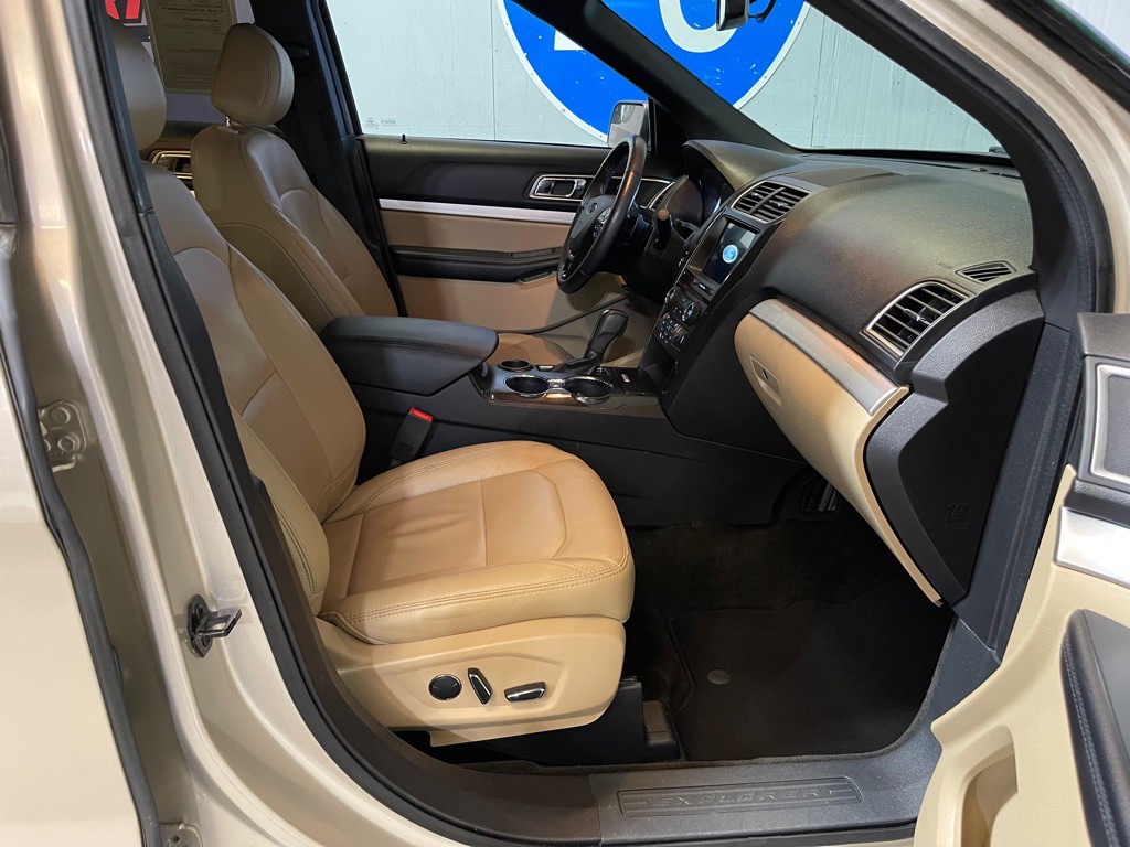 2017 Ford Explorer Image 17
