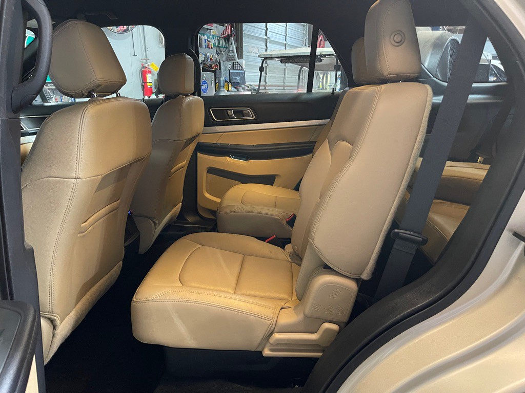 2017 Ford Explorer Image 18