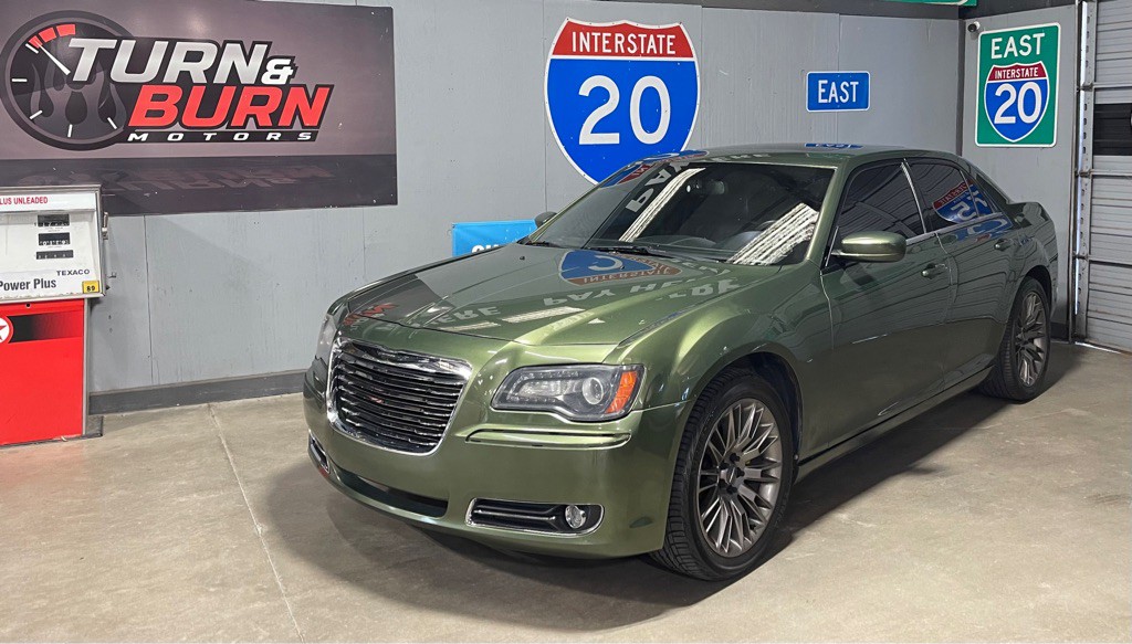 2013 Chrysler 300 Image 1