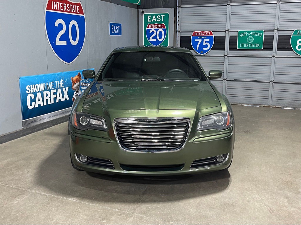 2013 Chrysler 300 Image 2