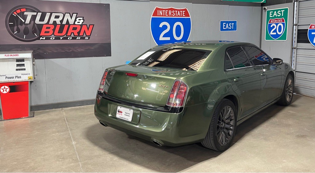 2013 Chrysler 300 Image 4