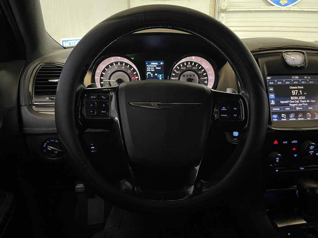 2013 Chrysler 300 Image 12
