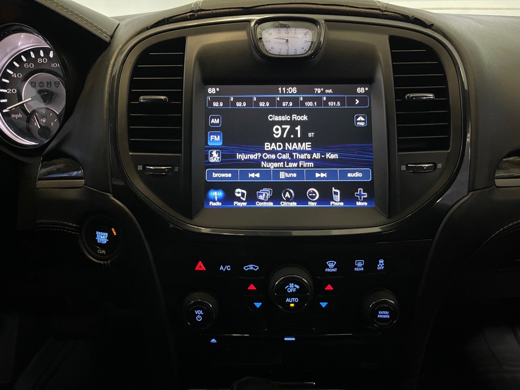 2013 Chrysler 300 Image 13