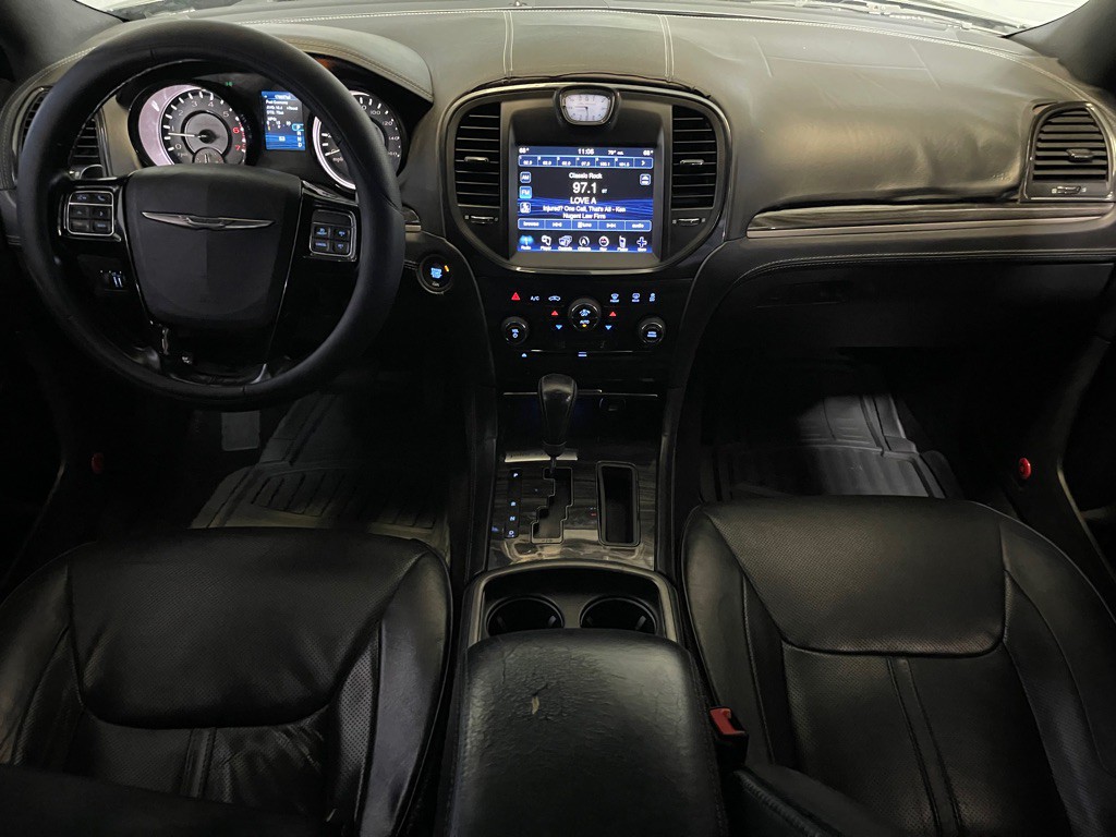 2013 Chrysler 300 Image 15