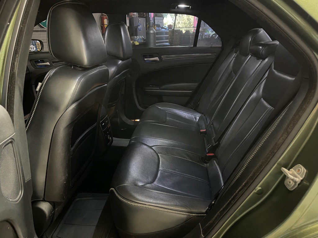 2013 Chrysler 300 Image 18