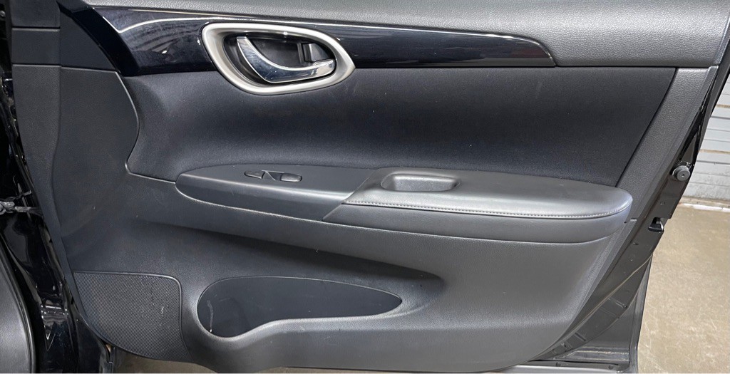 2017 Nissan Sentra Image 16