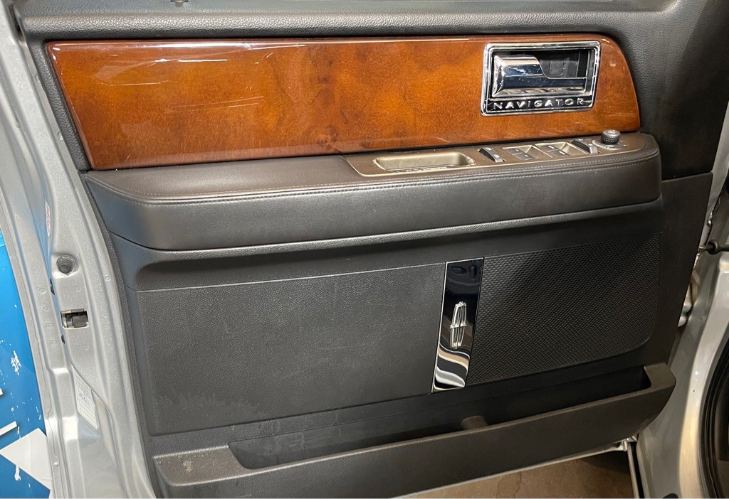 2014 Lincoln Navigator Image 9