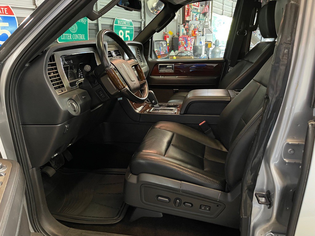 2014 Lincoln Navigator Image 10