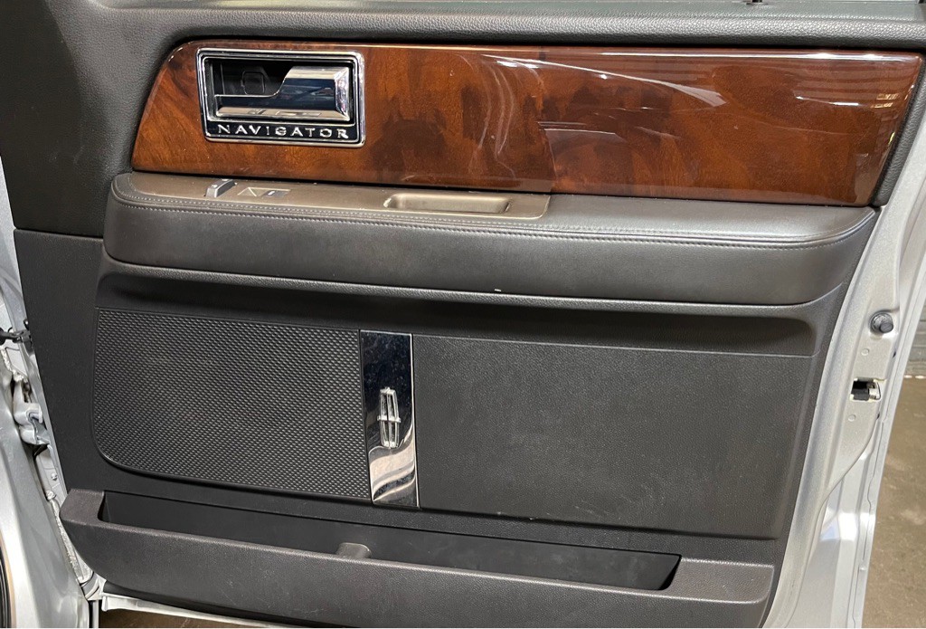 2014 Lincoln Navigator Image 16