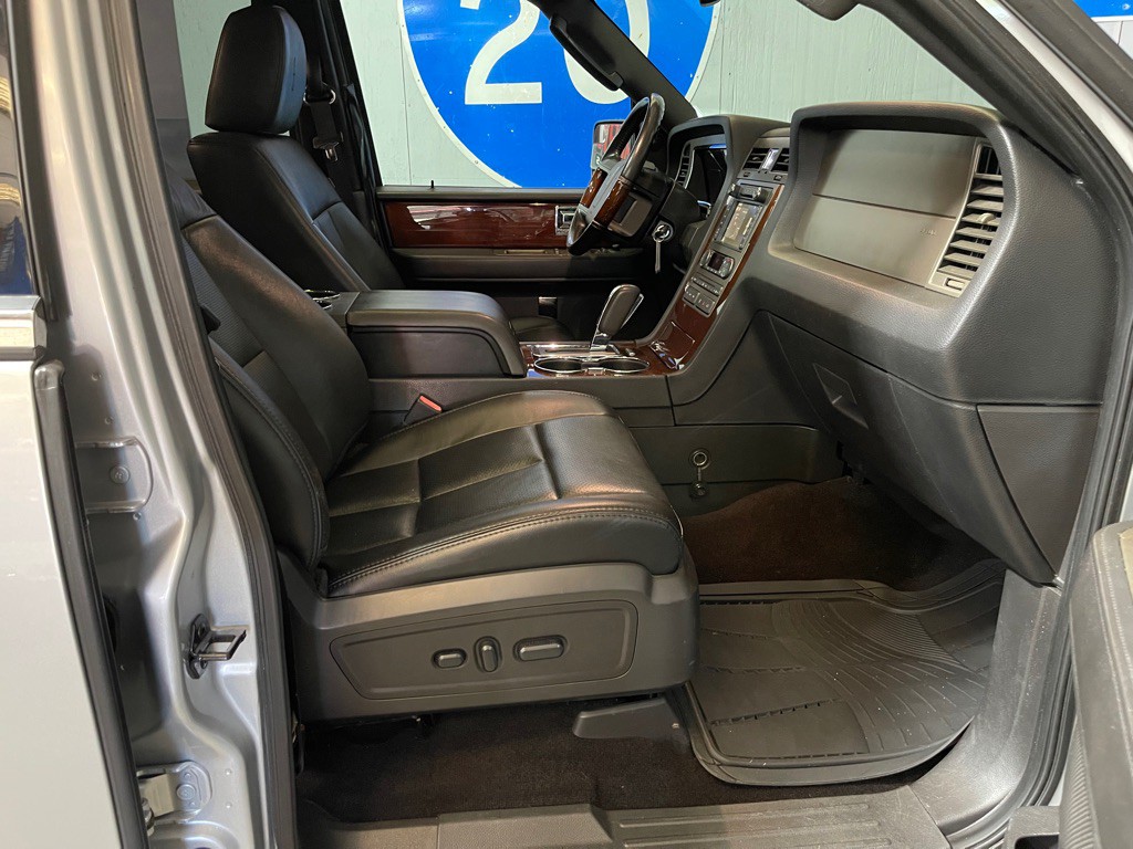 2014 Lincoln Navigator Image 17