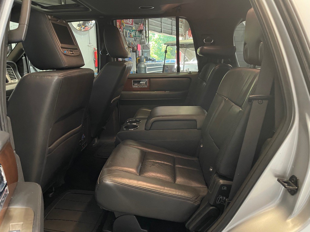 2014 Lincoln Navigator Image 18