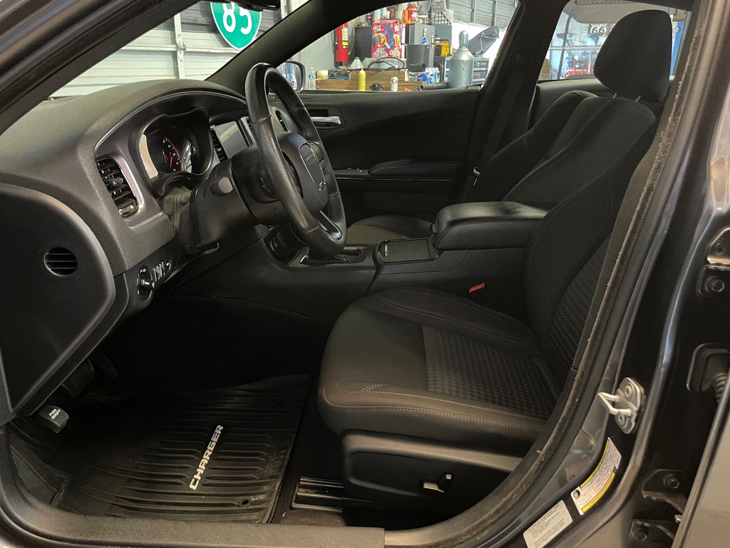 2017 Dodge Charger Image 10