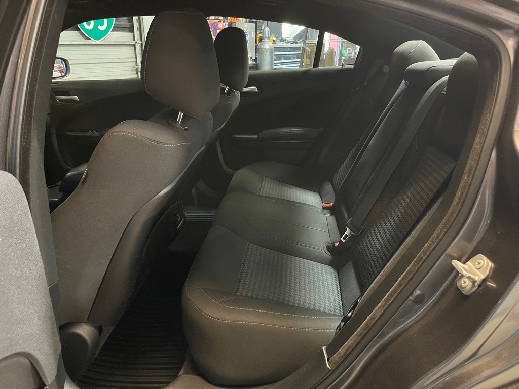 2017 Dodge Charger Image 18