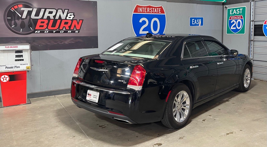 2016 Chrysler 300 Image 4