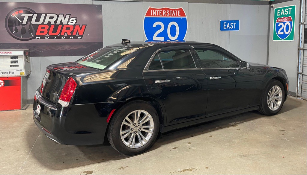 2016 Chrysler 300 Image 5