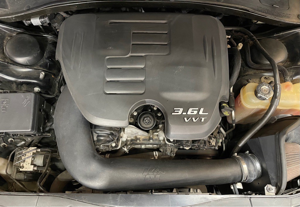 2016 Chrysler 300 Image 8