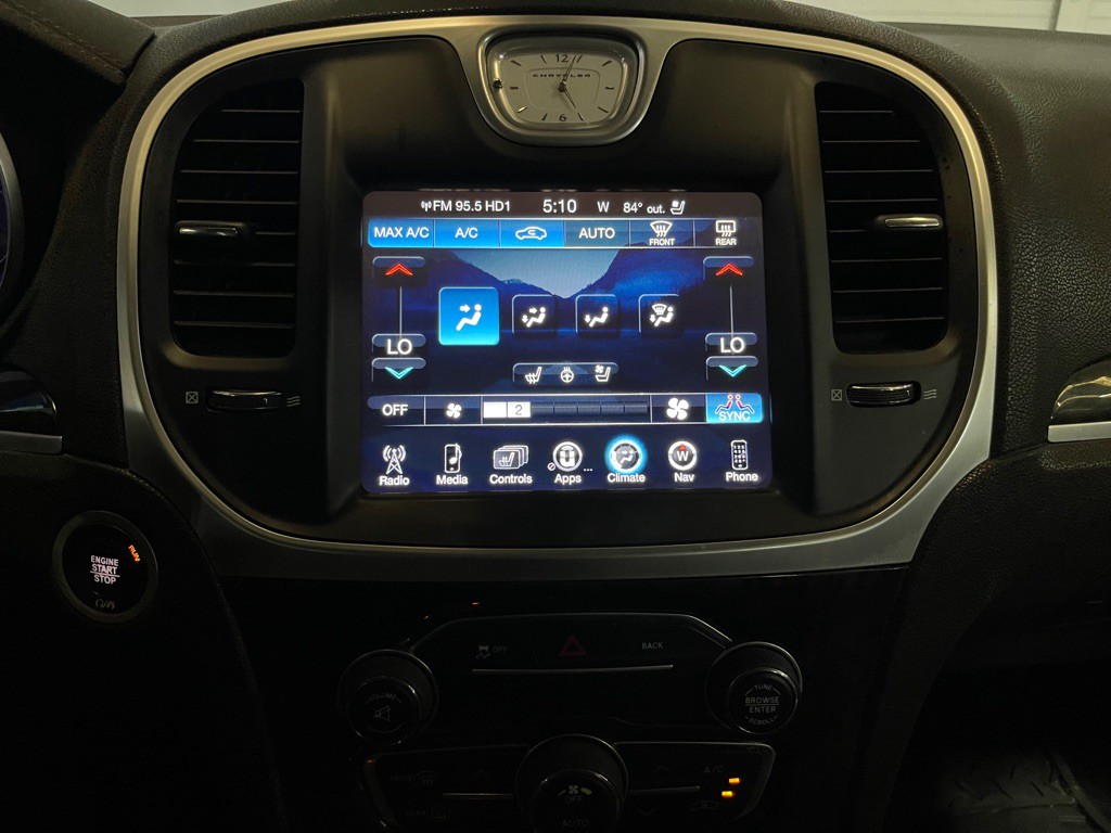 2016 Chrysler 300 Image 13
