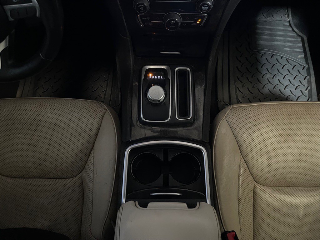 2016 Chrysler 300 Image 14